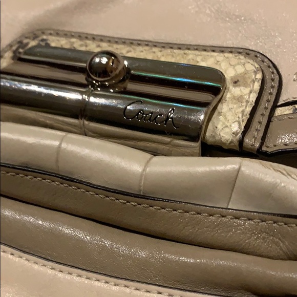 Coach shoulder bag with accents - Picture 2 of 6